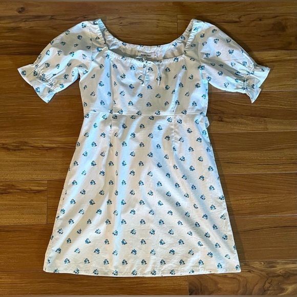With Jean Juliette White Floral Mini
Dress M - Picture 6 of 6